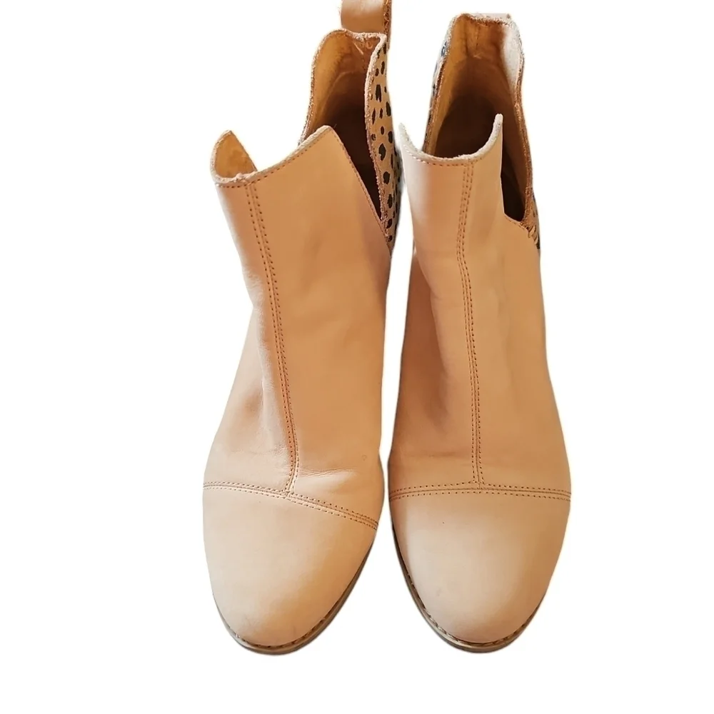 TOMS - WOMEN EVERLY CUTOUT BOOTS cheetah honey leather ankle sz 8.5